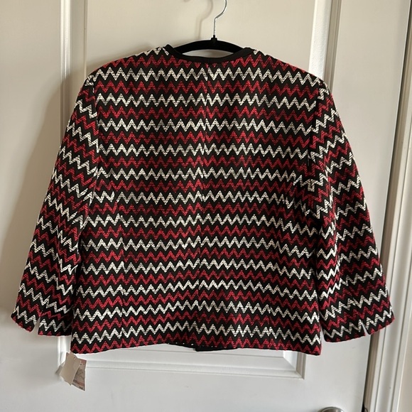 Kasper Red, White & Black Zig-Zag Blazer – Classic & Vibrant - Picture 9 of 10